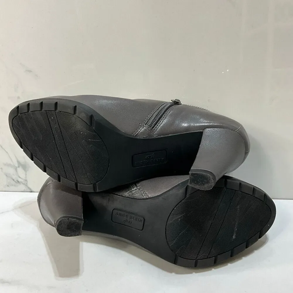 ANNE KLEIN Gray Leather Heels